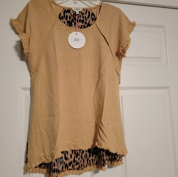 Umgee Animal Print Blouse - Picture 2 of 6